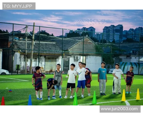 现役足球洛的辉煌历程与未来展望：从青训到职业生涯的全景解析